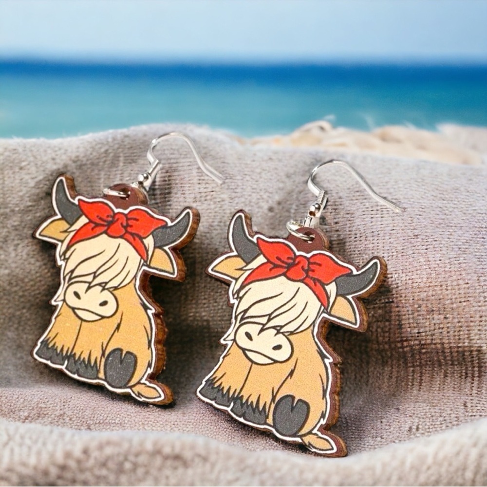 Country Chic: Charming Highland Cow Dangle Earrings for Animal Lovers! NWT - Picture 2 of 4